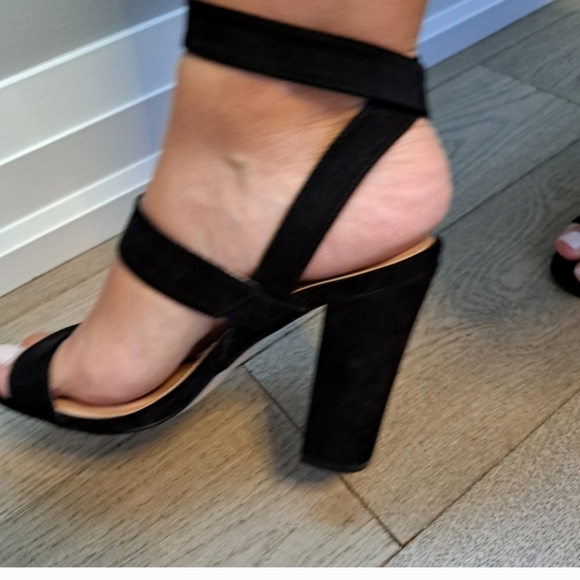 Tory Burch and Steve Madden Shoe Bundle - Picture 3 of 6